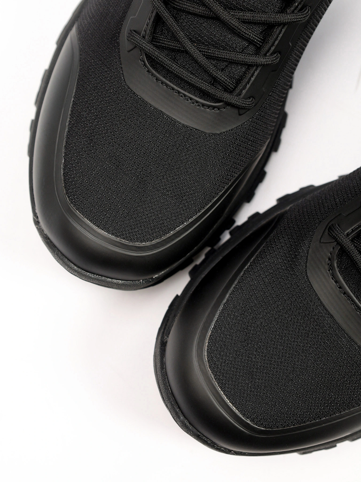 Ботинки черного цвета комбинированные на рельефной подошве